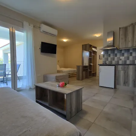 Casa De Rosa & Lejlighedshotel Svoronata