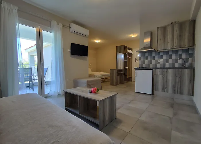 Casa De Rosa & Aparthotel Svoronata