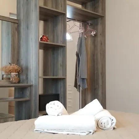 Casa De Rosa & מלון דירות סבורונטה